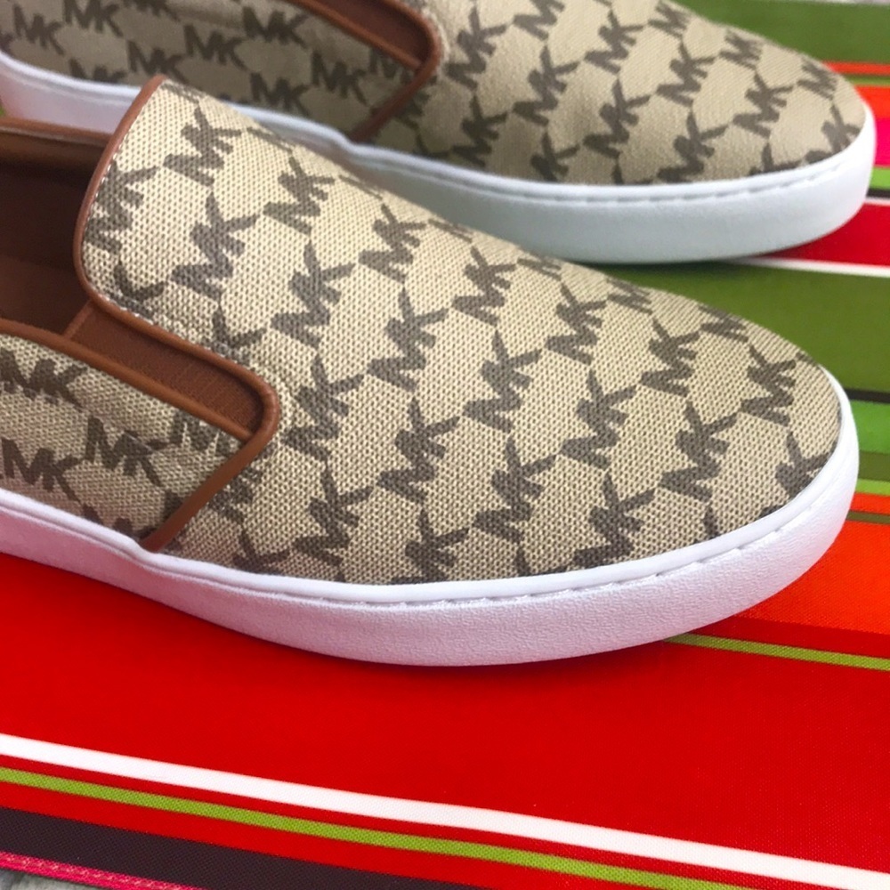 Brand New Michael Kors Logo Slip-On Sneakers Neutral Rubber Sole - Picture 4 of 13